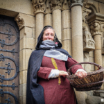 visite immersive de dinan devant basilique saint sauveur